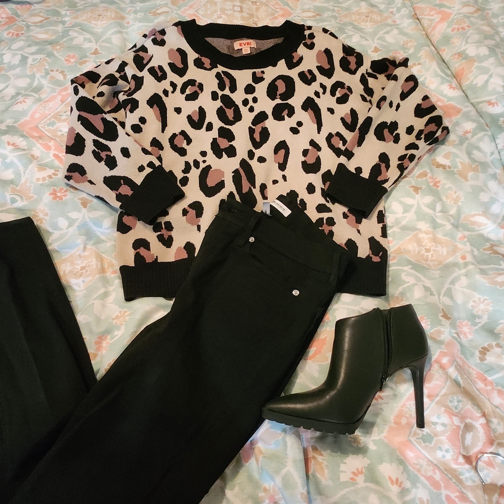 Cheetah Sweater EUC